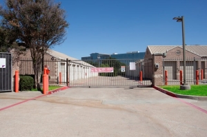 Public Storage - Irving - 7500 N MacArthur Blvd - Photo 4