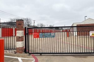 Public Storage - Lancaster - 1525 W Pleasant Run Road - Photo 4