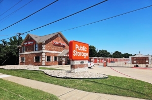Public Storage - Lancaster - 1525 W Pleasant Run Road - Photo 1