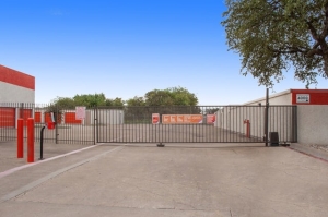Public Storage - Richardson - 500 E Arapaho Road - Photo 4