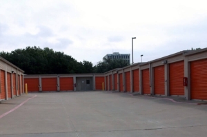 Public Storage - Arlington - 502 E Lamar Blvd - Photo 2