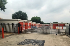 Public Storage - San Antonio - 2550 Thousand Oaks Dr - Photo 4