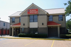 Public Storage - Houston - 2900 Woodland Park Drive - Photo 1