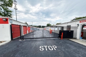 Public Storage - Greensboro - 3206 N OHenry Blvd - Photo 4