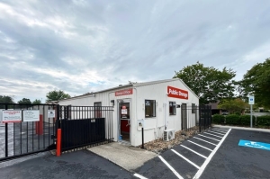 Public Storage - Greensboro - 3206 N OHenry Blvd
