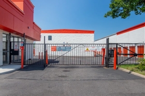 Public Storage - Bay Shore - 122 Saxon Ave - Photo 4