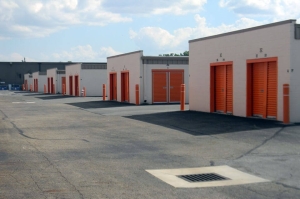 Public Storage - Columbus - 6401 Busch Blvd - Photo 2