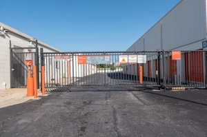 Public Storage - Baltimore - 1000 West Patapsco Ave - Photo 4