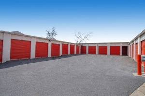 Public Storage - Hyattsville - 5556 Tuxedo Rd - Photo 2