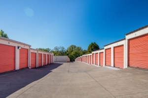 Public Storage - Madison - 1546 Gallatin Pike N - Photo 2