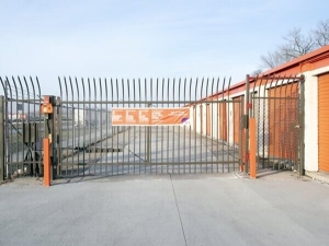 Public Storage - Burbank - 6990 W 79th Street - Photo 4