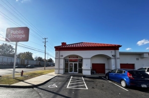 Public Storage - Memphis - 4910 Poplar Ave