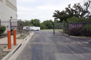 Public Storage - Hanover Park - 2620 W Lake Street - Photo 4