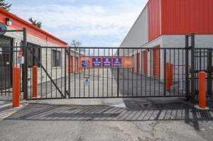 Public Storage - Darien - 1001 N Frontage Road - Photo 4