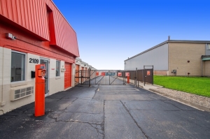 Public Storage - Lisle - 2109 Ogden Ave - Photo 4