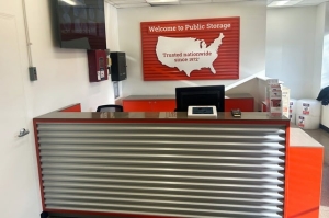 Public Storage - Chicago - 1512 West Jarvis Ave - Photo 3