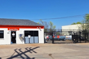Public Storage - Wichita - 206 E MacArthur Road - Photo 4
