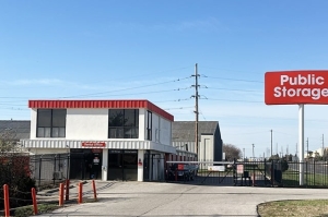 Public Storage - Hazelwood - 6030 N Lindbergh Blvd - Photo 1