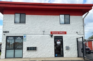 Public Storage - Chicago - 5901 S Harlem Ave - Photo 1