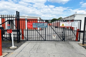 Public Storage - Chicago - 5901 S Harlem Ave - Photo 4