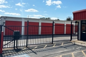 Public Storage - Elk Grove Village - 2901 Touhy Ave - Photo 4