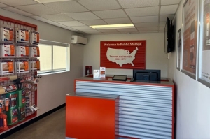 Public Storage - Elk Grove Village - 2901 Touhy Ave - Photo 3