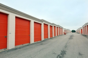 Public Storage - Schaumburg - 130 Hillcrest Blvd - Photo 2
