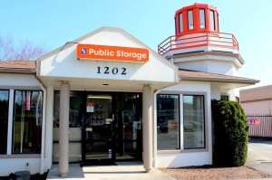 Public Storage - Portland - 1202 SE 82nd Ave - Photo 1
