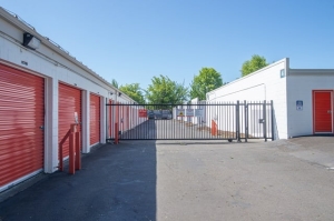 Public Storage - Beaverton - 11160 SW Allen Blvd - Photo 4
