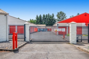 Public Storage - Gresham - 2636 NE Hogan Dr - Photo 4