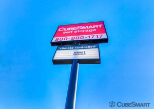 CubeSmart Self Storage - Victoria - Photo 2