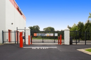 Public Storage - Melville - 965 Walt Whitman Road - Photo 4