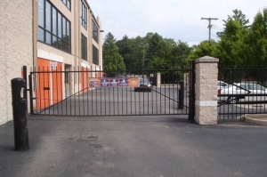 Public Storage - Farmington Hills - 28600 Grand River Ave - Photo 4