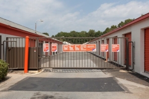 Public Storage - Charlotte - 3912 Wilkinson Blvd - Photo 4