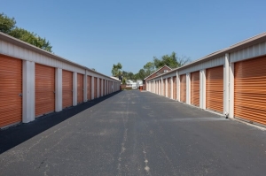 Public Storage - Louisville - 6713 Strawberry Lane - Photo 2