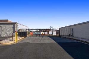 Public Storage - Centreville - 6325 Stone Rd - Photo 4