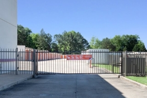 Public Storage - Memphis - 4409 Summer Ave - Photo 4