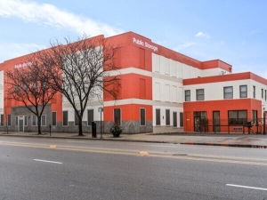 Public Storage - Chicago - 5643 N Broadway St