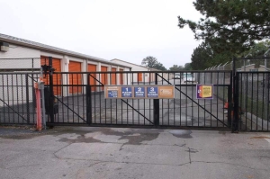 Public Storage - Gladstone - 7707 N Oak Trafficway - Photo 4