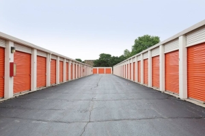 Public Storage - Griffith - 1940 N. Woodlawn Ave - Photo 2