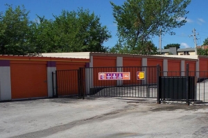 Public Storage - Independence - 2700 M 291 Frontage Rd - Photo 4