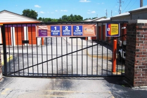 Public Storage - Florissant - 1795 N US Highway 67 - Photo 4