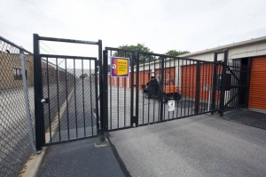 Public Storage - Schiller Park - 3902 River Road - Photo 4
