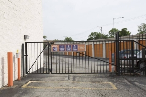 Public Storage - Wheeling - 990 S Milwaukee Road - Photo 4