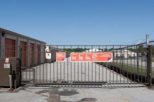 Public Storage - Kansas City - 5601 E 112th Terrace - Photo 4