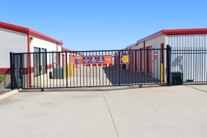 Public Storage - Lawton - 602 SW 82nd St - Photo 4
