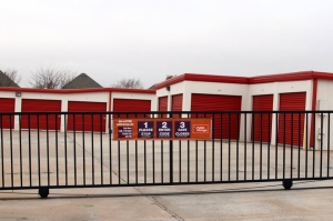 Public Storage - Edmond - 640 NW 164th St - Photo 4