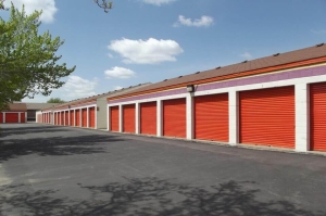 Public Storage - Aurora - 565 Hanover Way - Photo 2