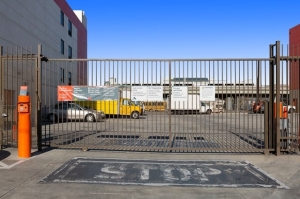 Public Storage - Los Angeles - 1702 S San Pedro Street - Photo 4
