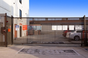 Public Storage - North Hollywood - 5410 Vineland Ave - Photo 4